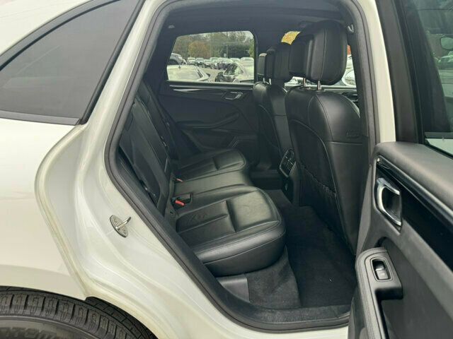 2018 Porsche Macan LocalTrade/Heated&CooledSeats/PanoramicRoof/BackupCamera - 22648611 - 16