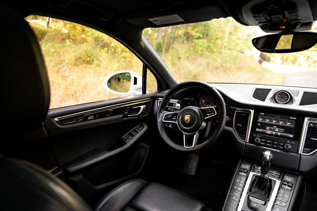 2018 Porsche Macan LocalTrade/MSRP$69710/PremiumPkgPlus/PanoramicSunroof/NAV - 23071302 - 16