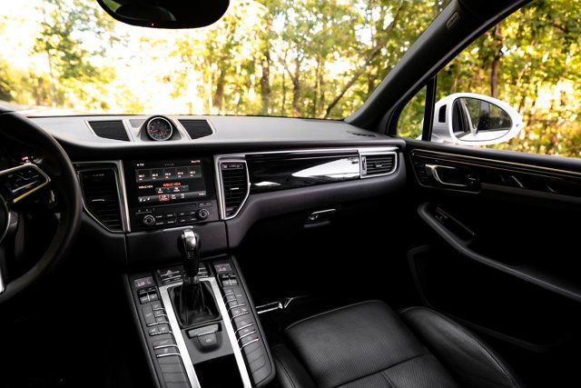 2018 Porsche Macan LocalTrade/MSRP$69710/PremiumPkgPlus/PanoramicSunroof/NAV - 23071302 - 19