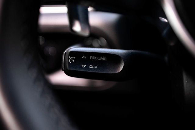 2018 Porsche Macan LocalTrade/MSRP$69710/PremiumPkgPlus/PanoramicSunroof/NAV - 23071302 - 31