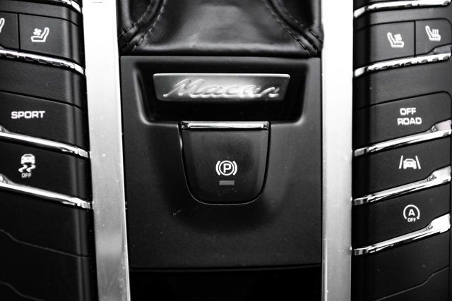 2018 Porsche Macan LocalTrade/MSRP$69710/PremiumPkgPlus/PanoramicSunroof/NAV - 23071302 - 40