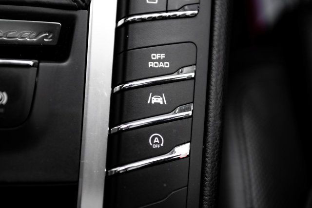 2018 Porsche Macan LocalTrade/MSRP$69710/PremiumPkgPlus/PanoramicSunroof/NAV - 23071302 - 42