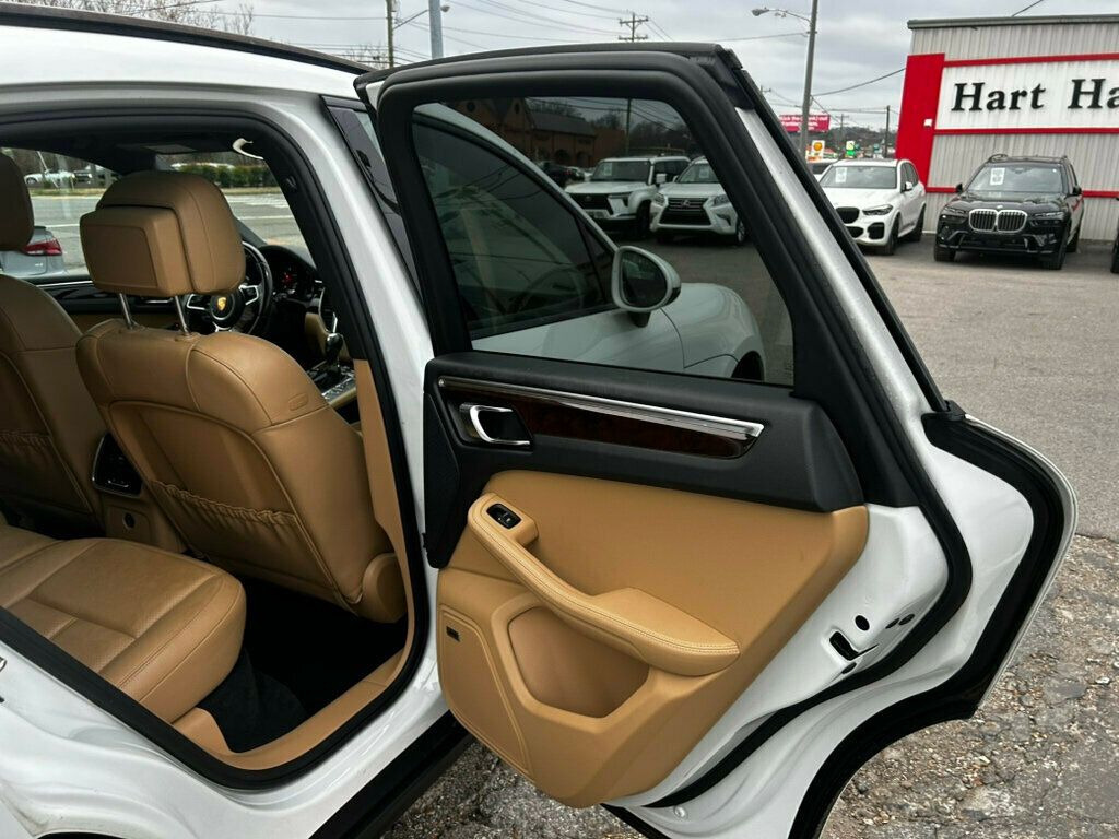 2018 Porsche Macan MSRP$64120/PremiumPkgPlus/Heated&CooledSeats/PanoramicRoof/NAV - 22963426 - 16