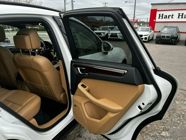 2018 Porsche Macan MSRP$64120/PremiumPkgPlus/Heated&CooledSeats/PanoramicRoof/NAV - 22963426 - 16