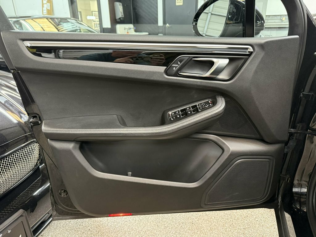 2018 Porsche Macan Park Assist Pkg/Lane Departure Warning/20'' RS Spyder Wheels - 23068863 - 11