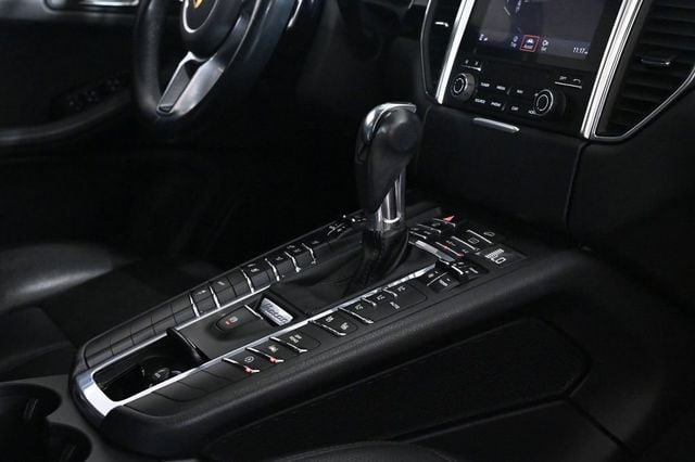 2018 Porsche Macan S - 23010826 - 23