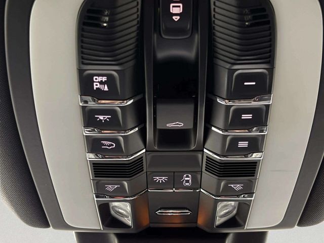 2018 Porsche Macan S - 23012143 - 33