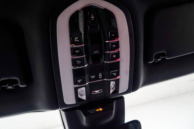 2018 Porsche Macan S - 22996880 - 32