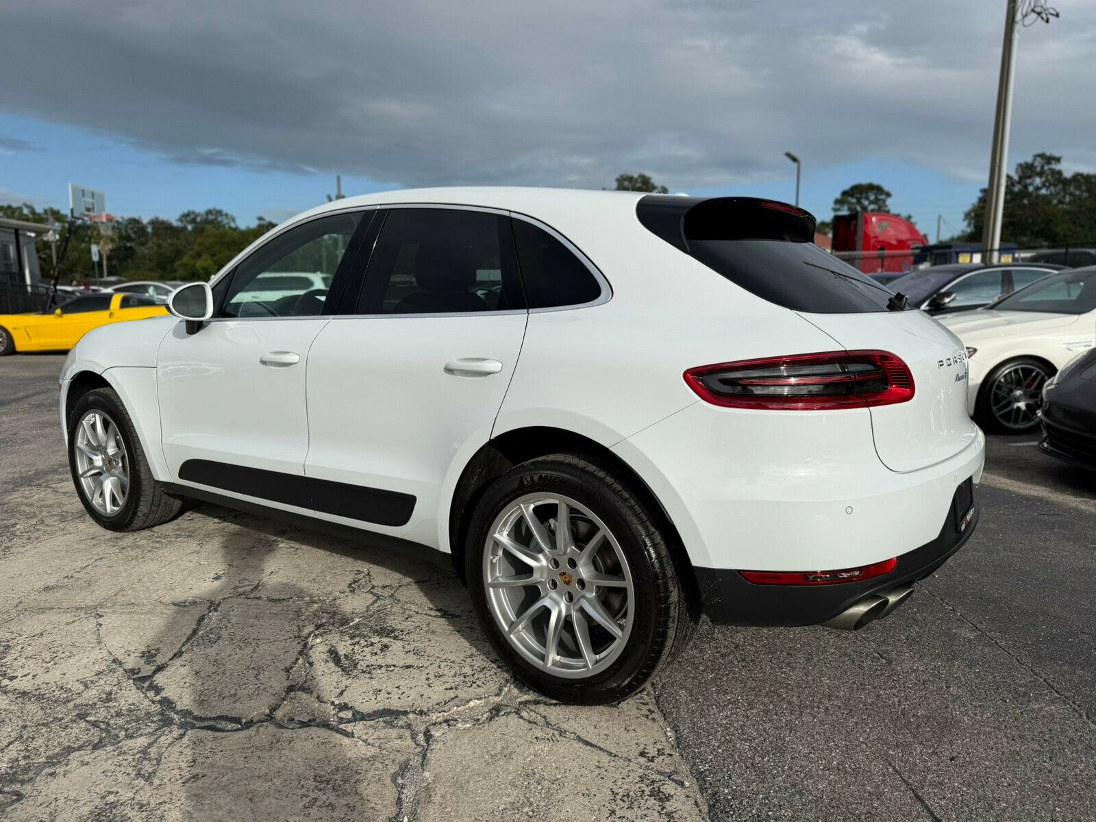 2018 Porsche Macan S photo 2