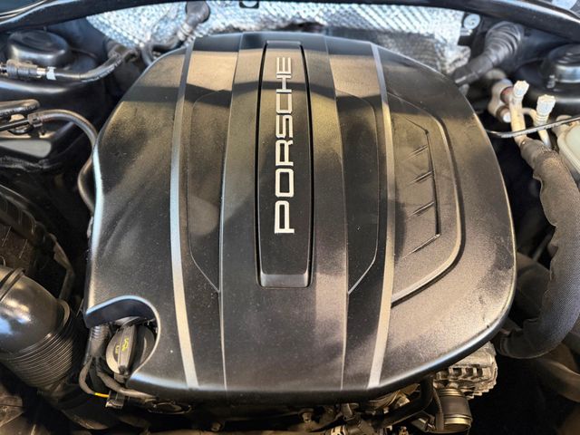 2018 Porsche Macan Sport Edition - 23012055 - 32