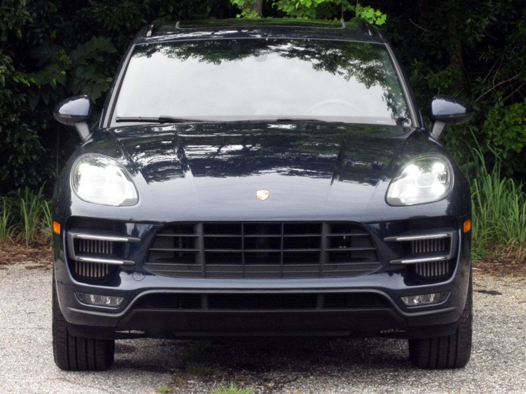 2018 Porsche Macan Turbo photo 2