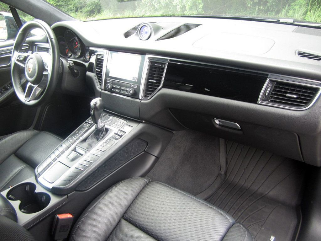 2018 Porsche Macan Turbo photo 7