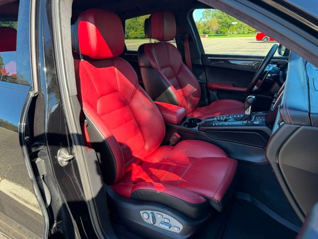 2018 Porsche Macan TURBO, AWD, PAN SUNROOF, 20" SPYDER WHEELS, NAVI, PREMIUM PLUS - 23067946 - 11