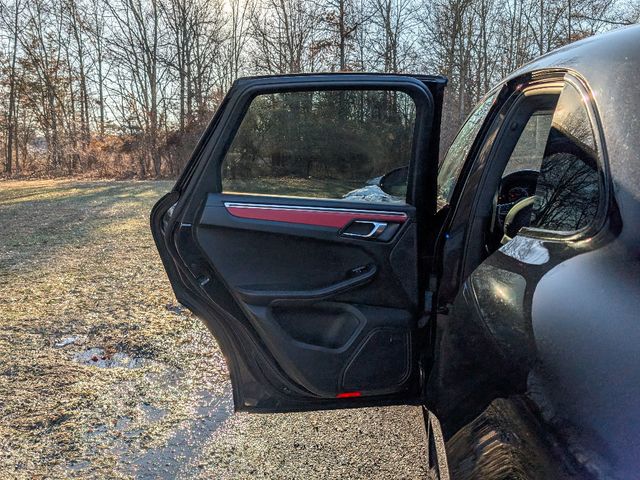 2018 Porsche Macan Turbo w/Performance Pkg - 22992134 - 10