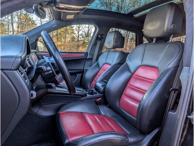 2018 Porsche Macan Turbo w/Performance Pkg - 22992134 - 14