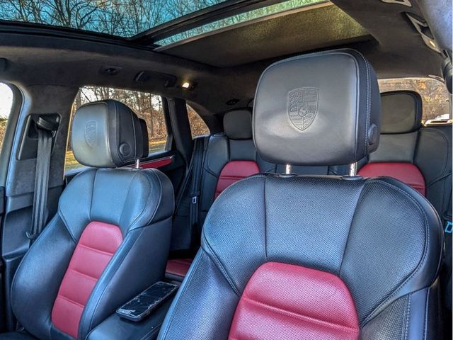 2018 Porsche Macan Turbo w/Performance Pkg - 22992134 - 15