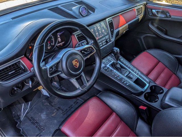 2018 Porsche Macan Turbo w/Performance Pkg - 22992134 - 17