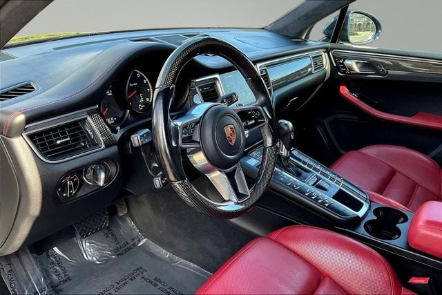 2018 Porsche Macan Turbo w/Performance Pkg - 23004045 - 10