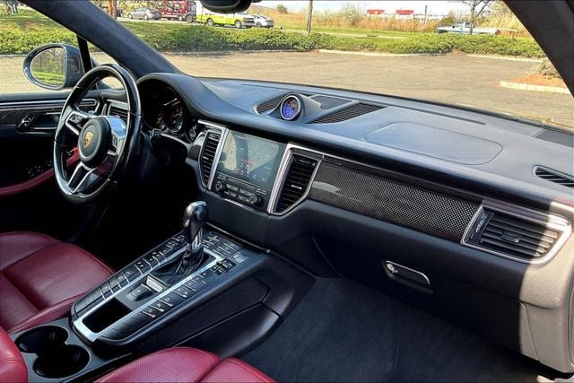 2018 Porsche Macan Turbo w/Performance Pkg - 23004045 - 11