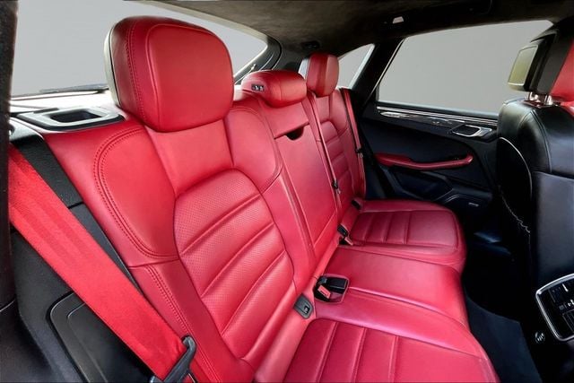 2018 Porsche Macan Turbo w/Performance Pkg - 23004045 - 13