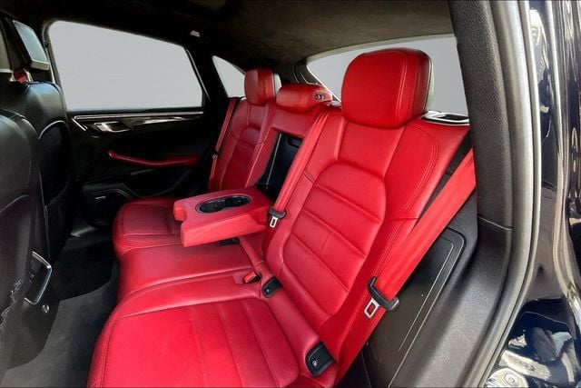 2018 Porsche Macan Turbo w/Performance Pkg - 23004045 - 16