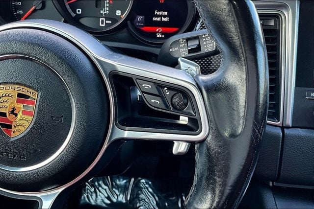 2018 Porsche Macan Turbo w/Performance Pkg - 23004045 - 21