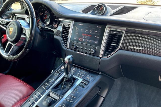 2018 Porsche Macan Turbo w/Performance Pkg - 23004045 - 29