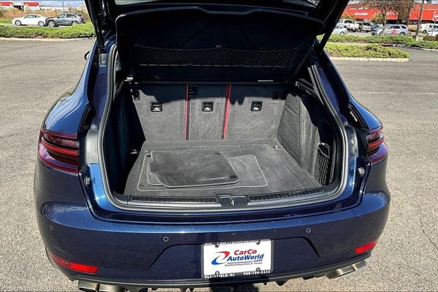 2018 Porsche Macan Turbo w/Performance Pkg - 23004045 - 34