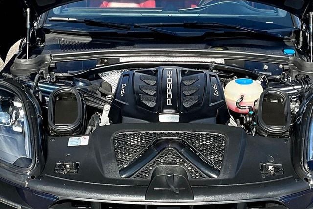 2018 Porsche Macan Turbo w/Performance Pkg - 23004045 - 36