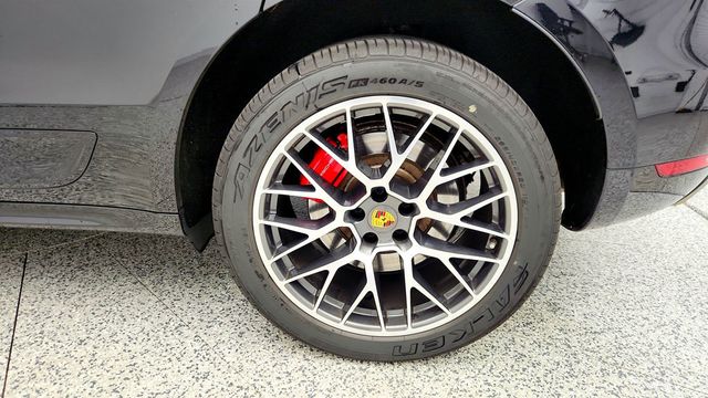 2018 Porsche Macan Turbo w/ Premium Pkg+, Two-Tone Leather Seats, Connect+ & ACC - 23010383 - 8