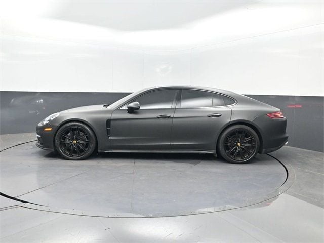 2018 Porsche Panamera Base 4 photo 2
