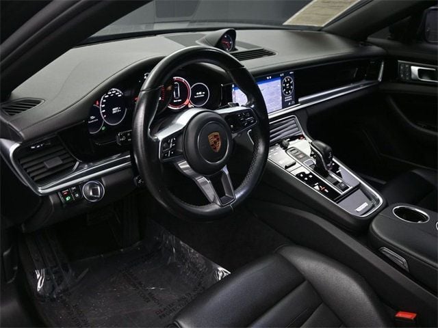 2018 Porsche Panamera Base 4 photo 4