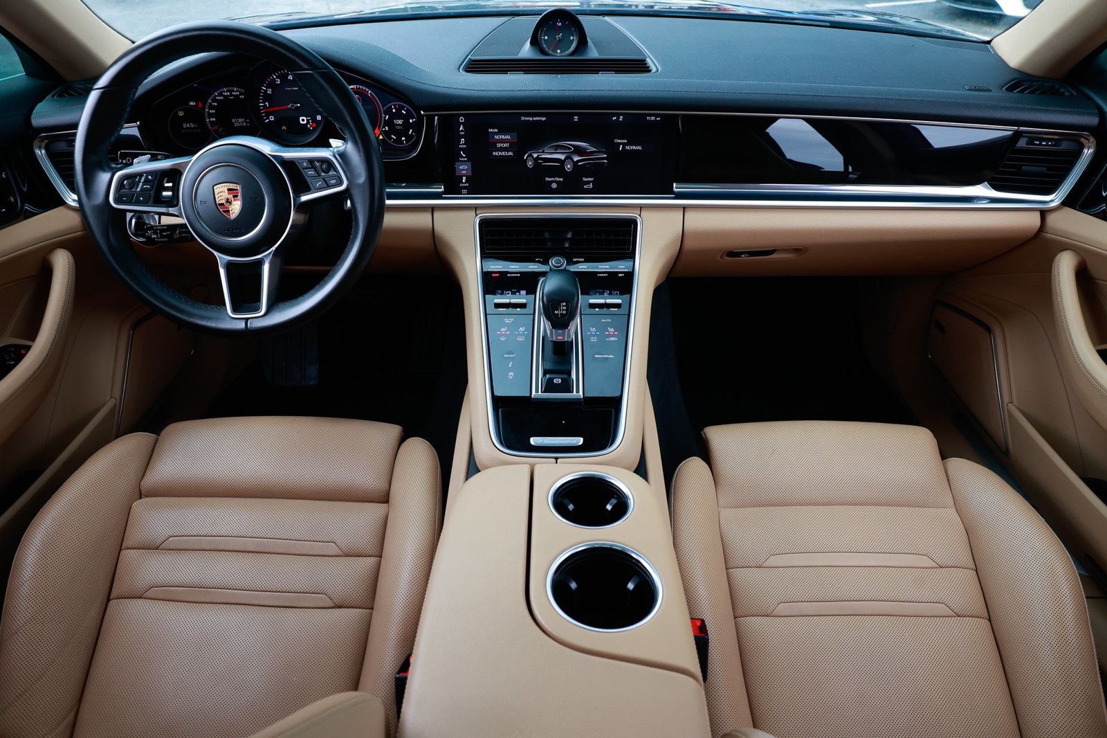 2018 Porsche Panamera Base 4 photo 2