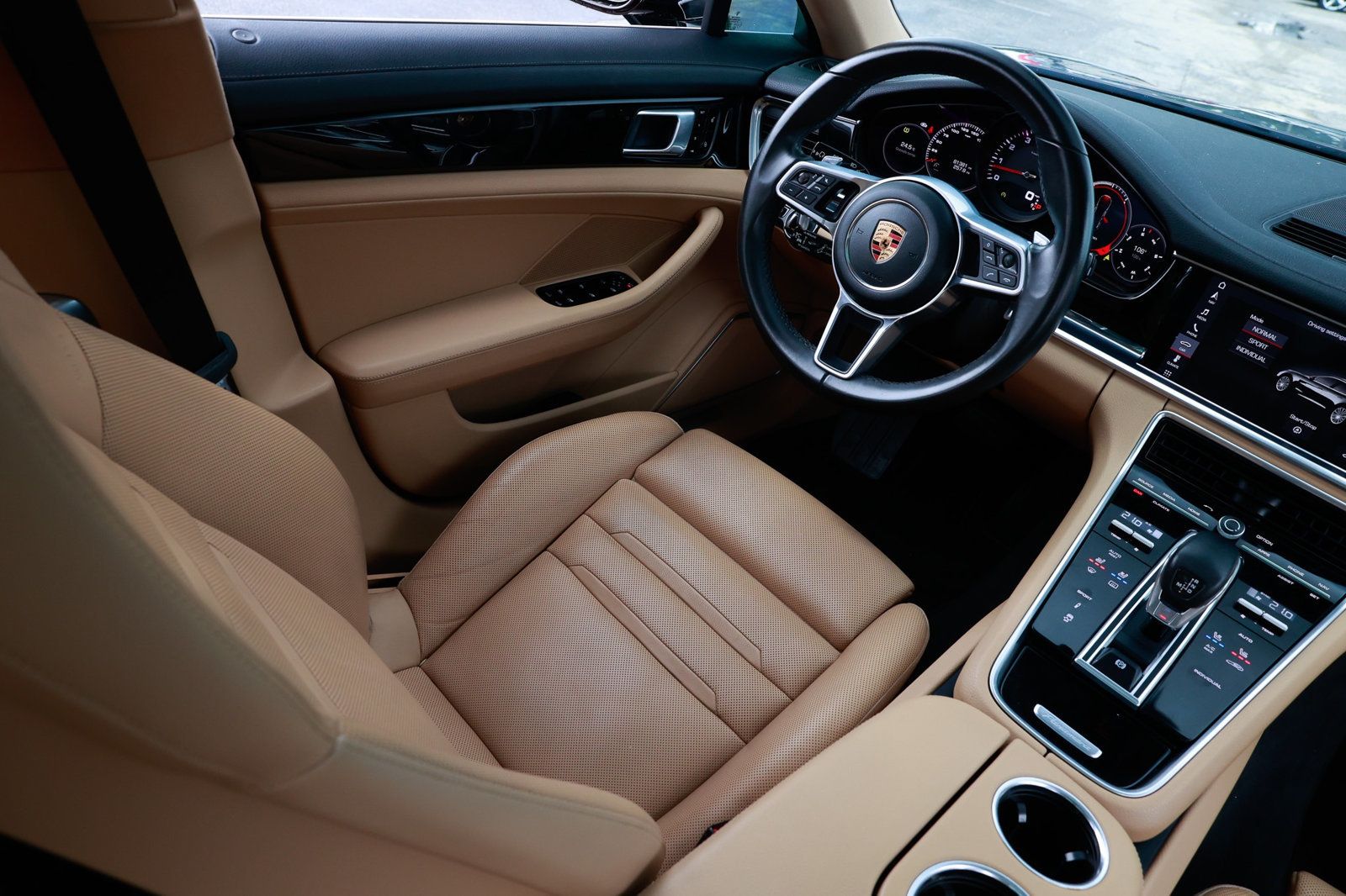 2018 Porsche Panamera Base 4 photo 22