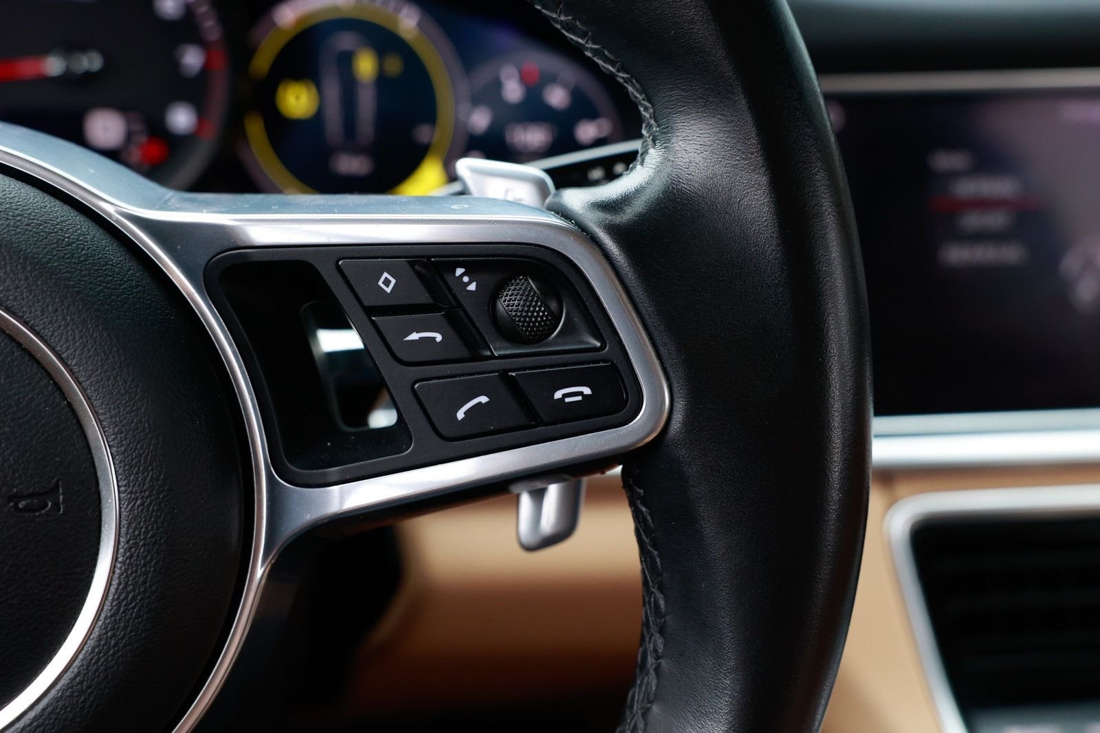 2018 Porsche Panamera Base 4 photo 27