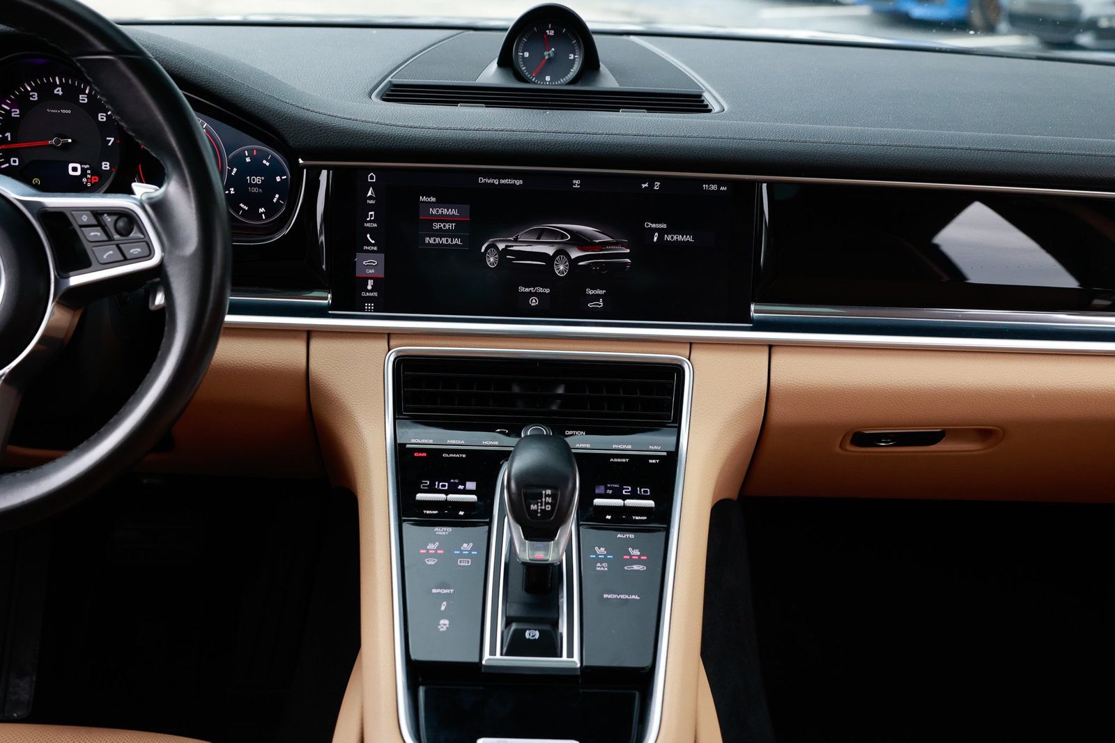 2018 Porsche Panamera Base 4 photo 34