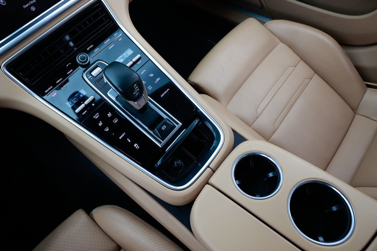 2018 Porsche Panamera Base 4 photo 37