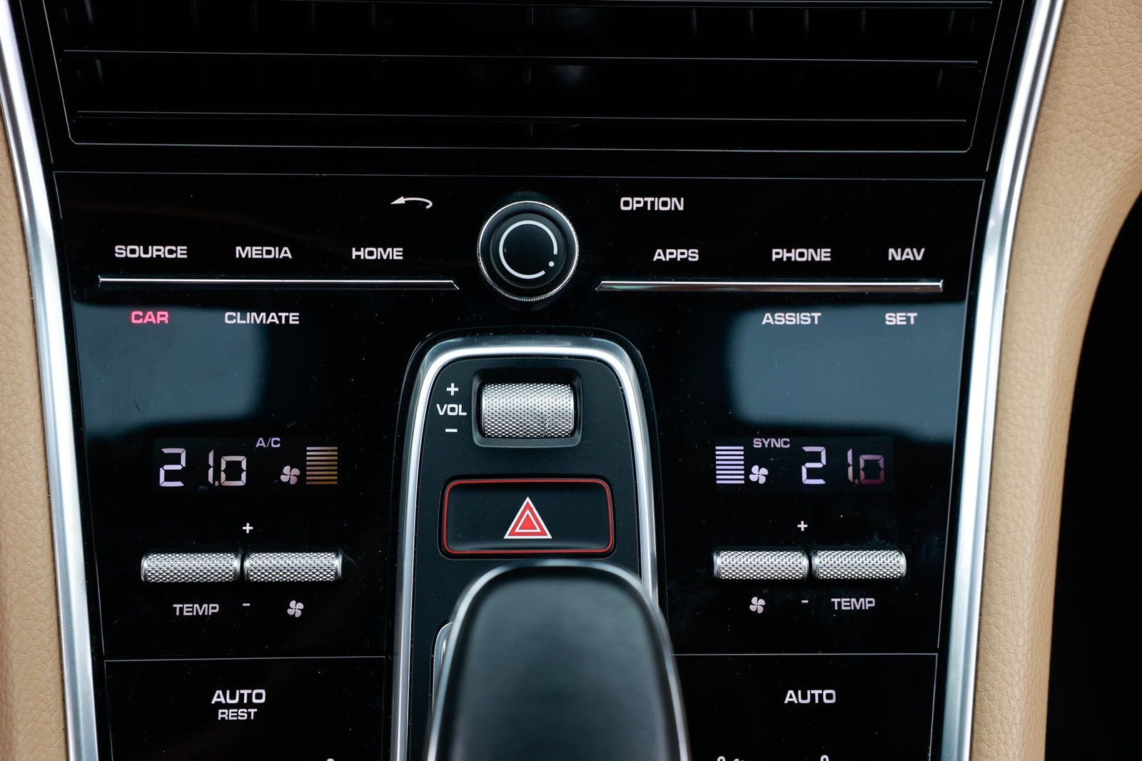 2018 Porsche Panamera Base 4 photo 40