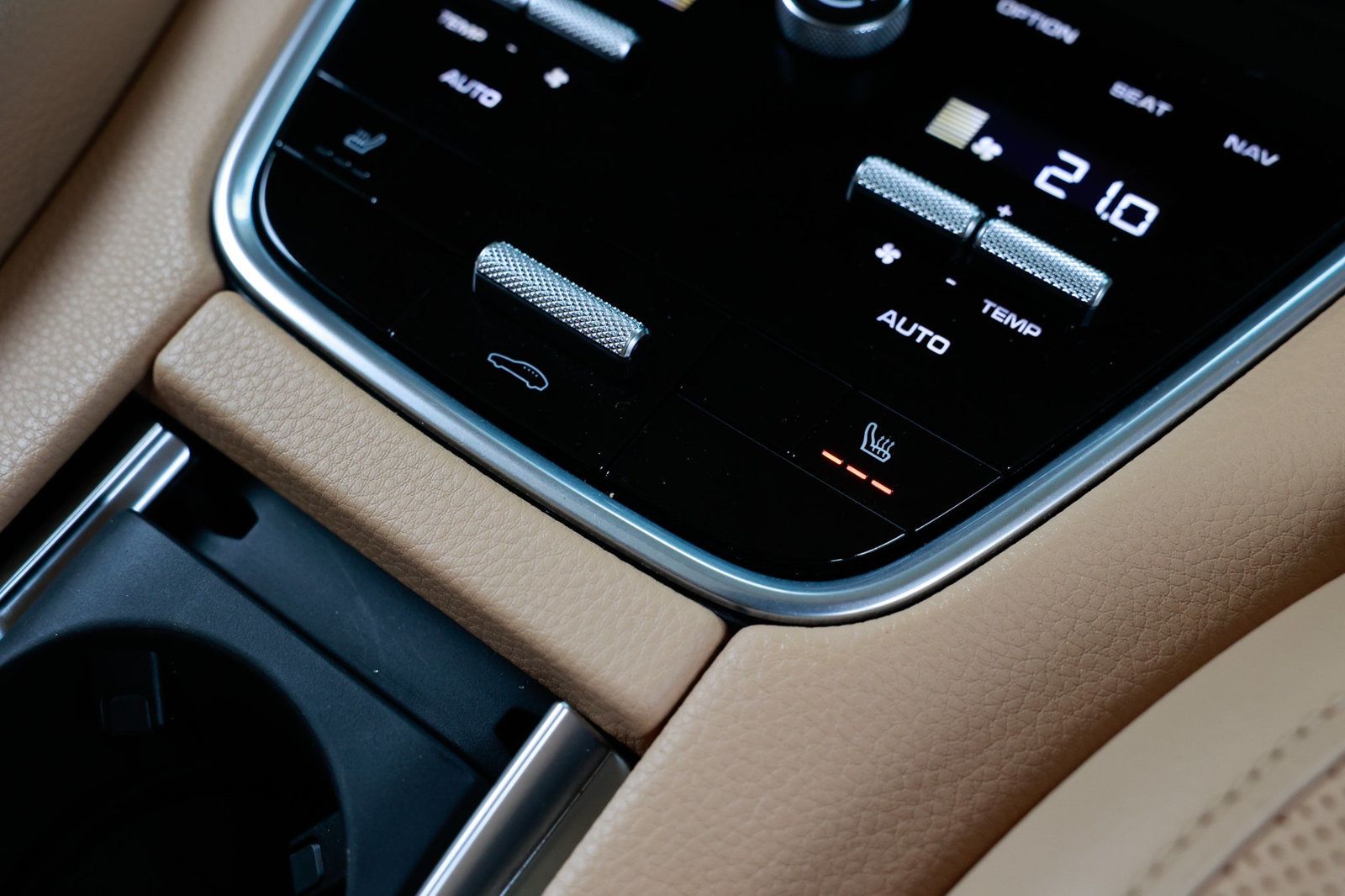 2018 Porsche Panamera Base 4 photo 43