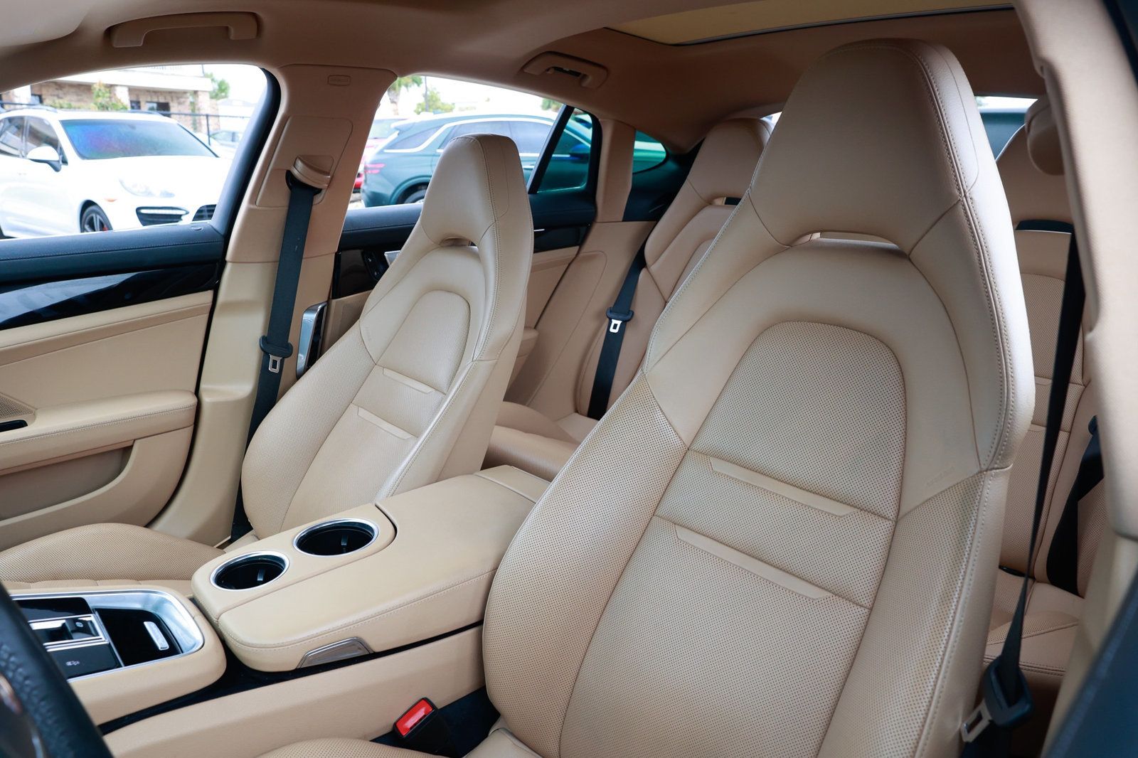 2018 Porsche Panamera Base 4 photo 6