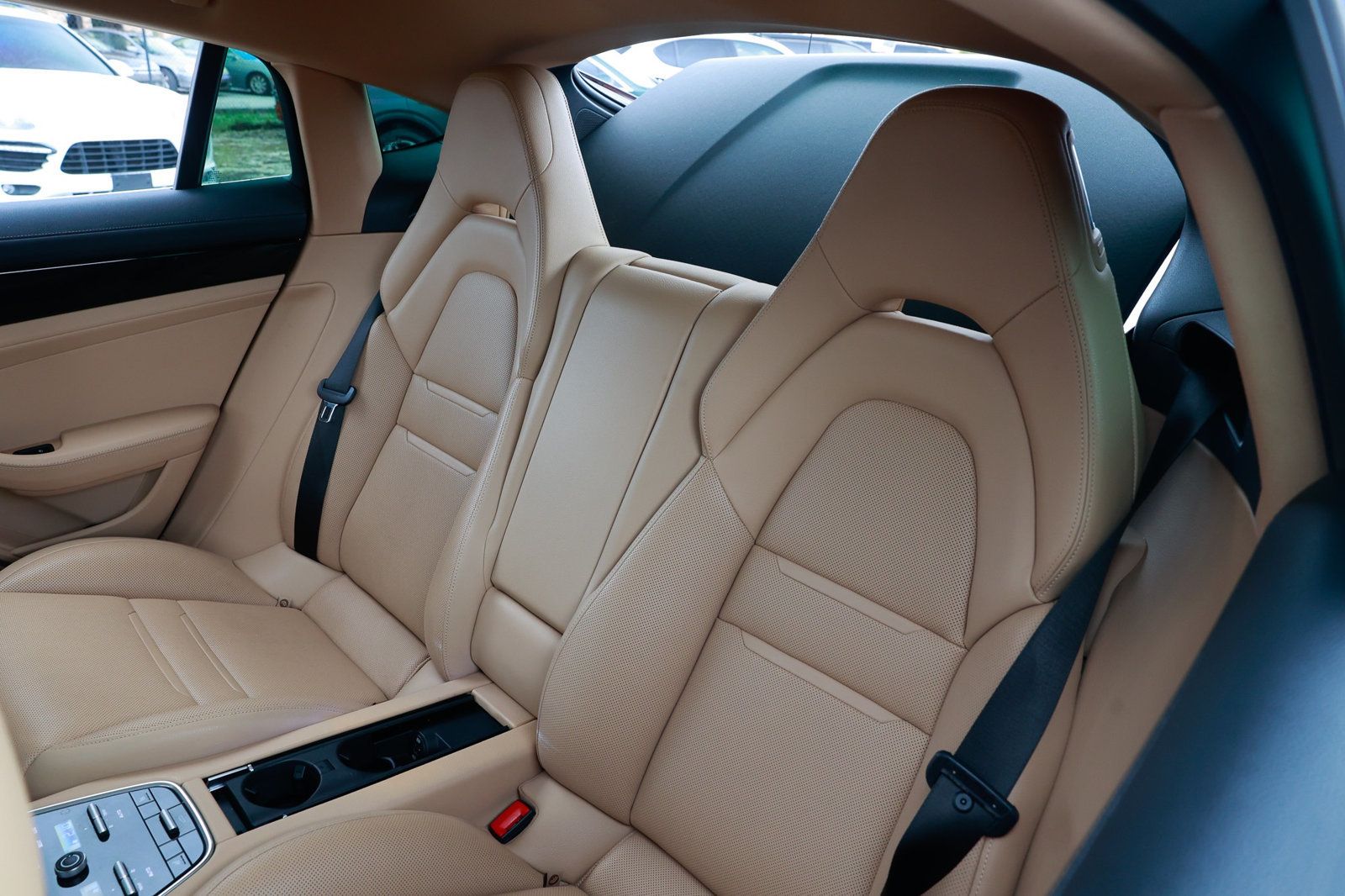 2018 Porsche Panamera Base 4 photo 8