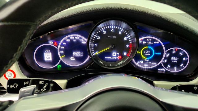 2018 Porsche Panamera 4 E-Hybrid w/ Premium Pkg Plus & 21'' Wheels - 23072600 - 14