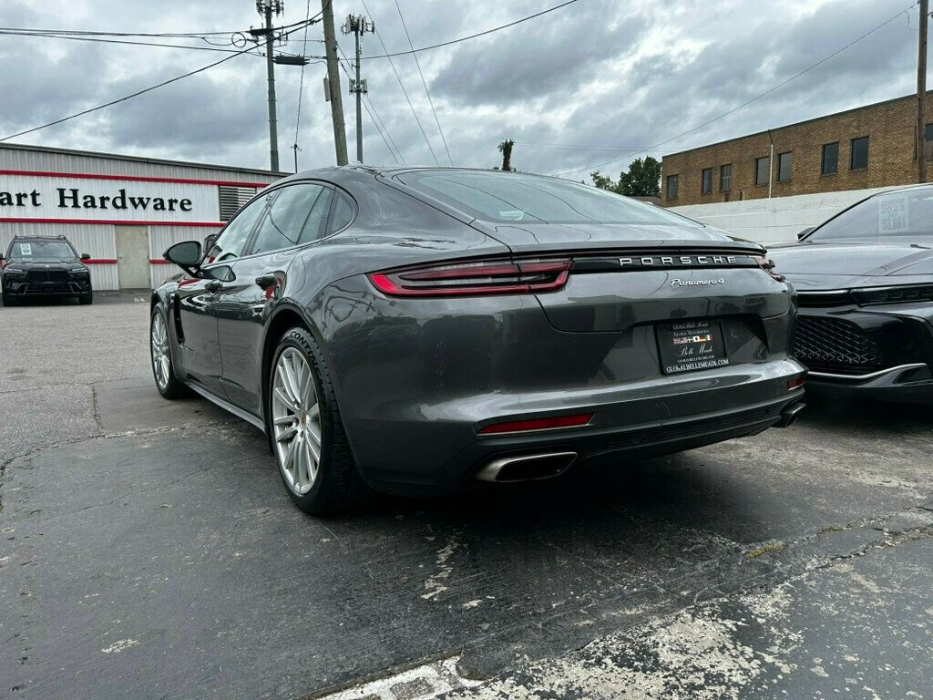 2018 Porsche Panamera Base 4 photo 3