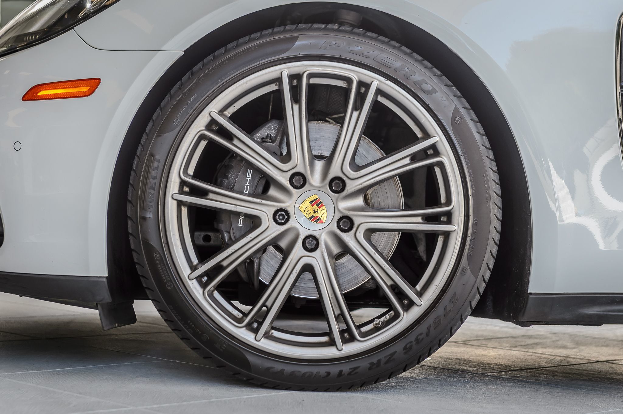 2018 Porsche Panamera Base 4 photo 12