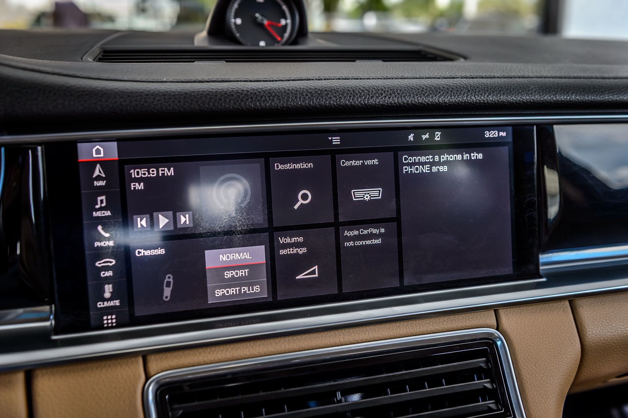 2018 Porsche Panamera Base 4 photo 18