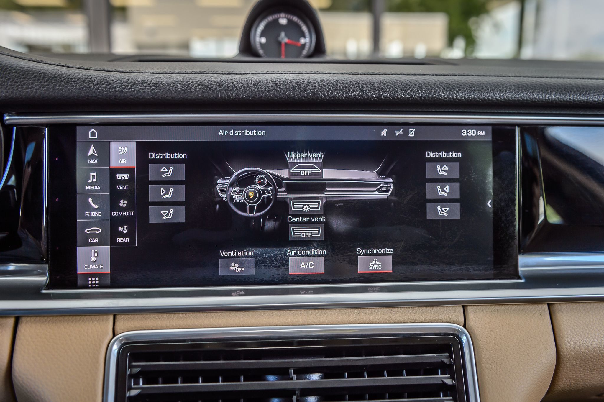 2018 Porsche Panamera Base 4 photo 22