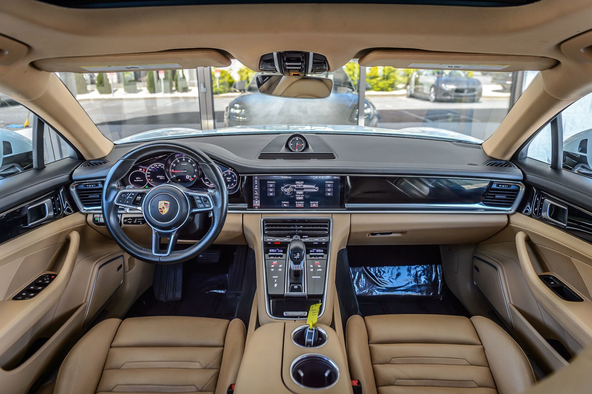 2018 Porsche Panamera Base 4 photo 3