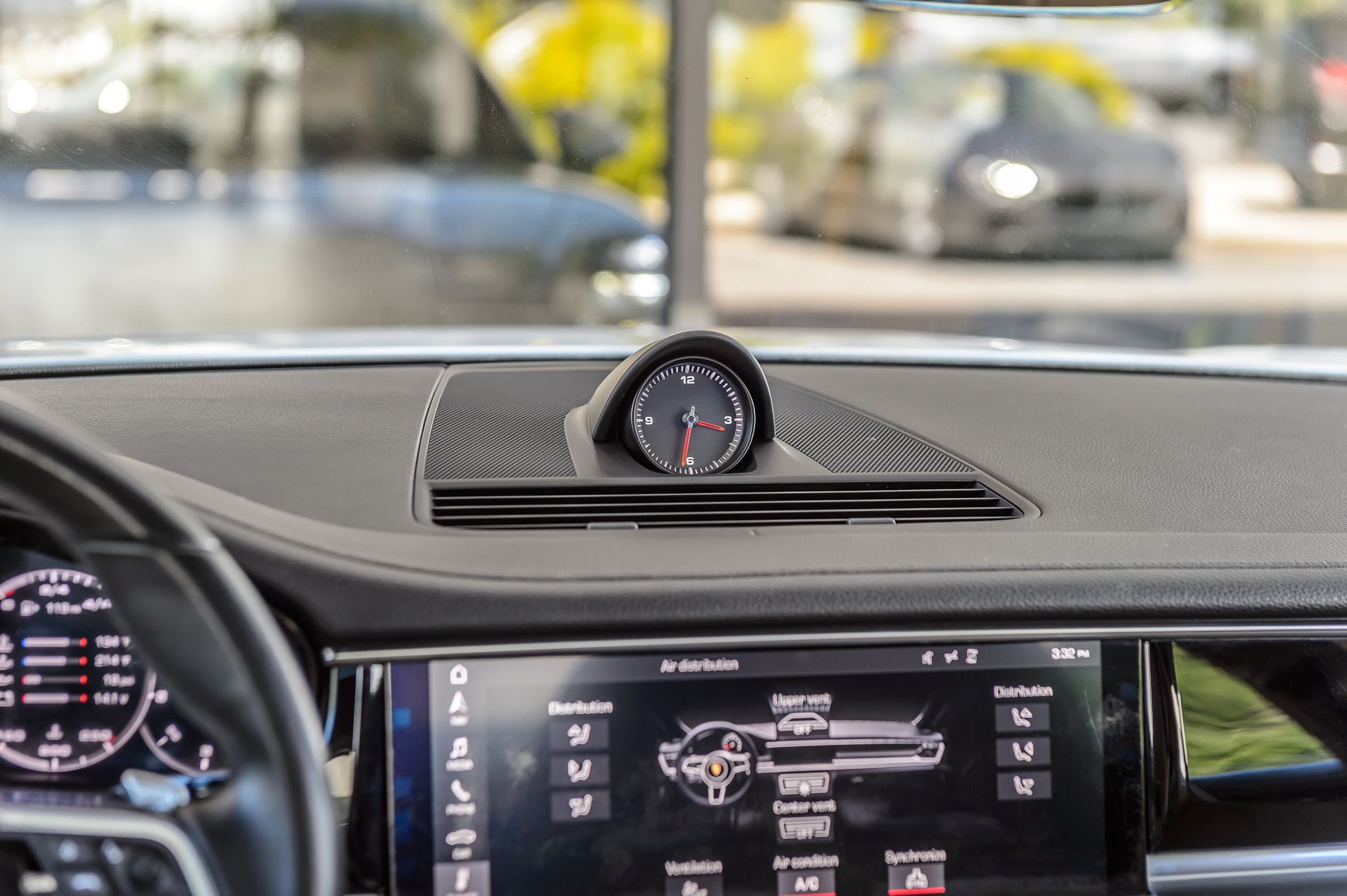 2018 Porsche Panamera Base 4 photo 29