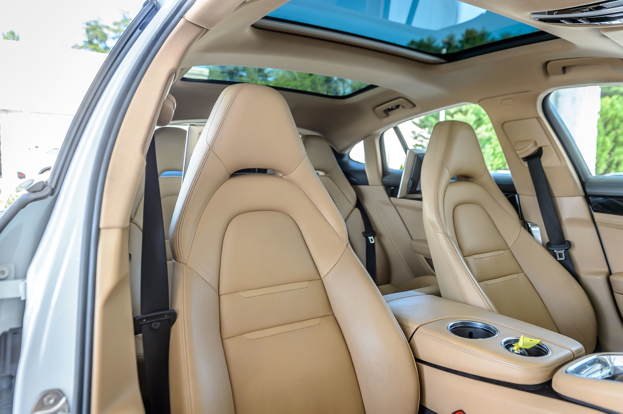 2018 Porsche Panamera Base 4 photo 36