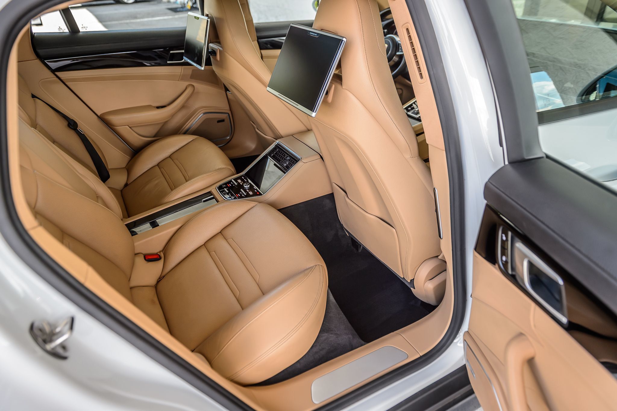 2018 Porsche Panamera Base 4 photo 42